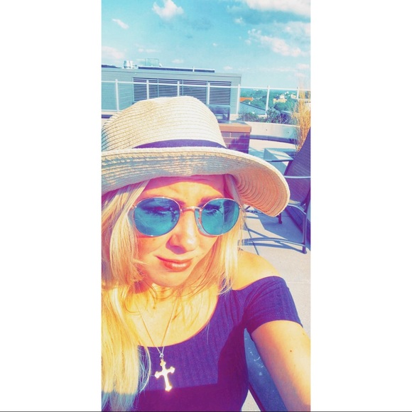 Meet your Posher, Kimberly - Picture 1 of 1